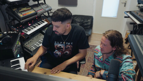 Hoe maakt een dj muziek?